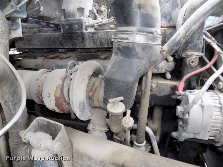 image for item DB8510 2000 Volvo VN semi truck