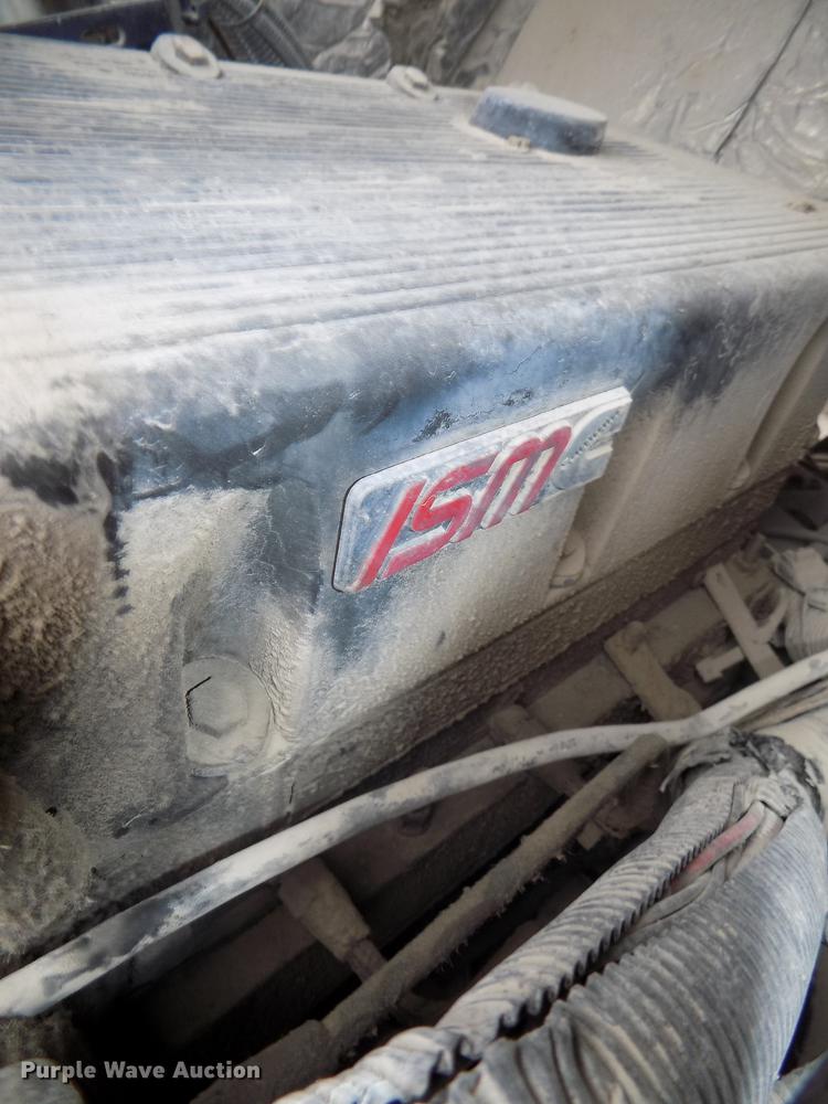 image for item DB8510 2000 Volvo VN semi truck