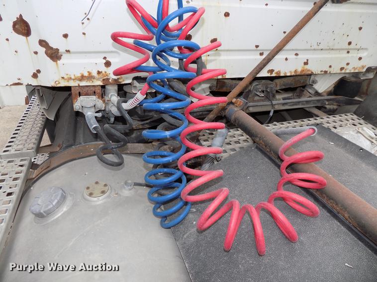 image for item DB8510 2000 Volvo VN semi truck