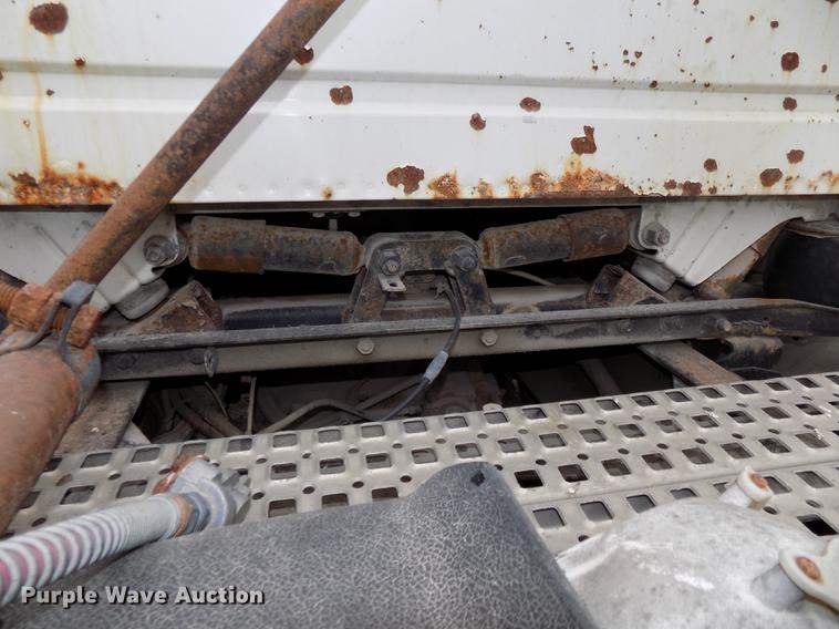 image for item DB8510 2000 Volvo VN semi truck