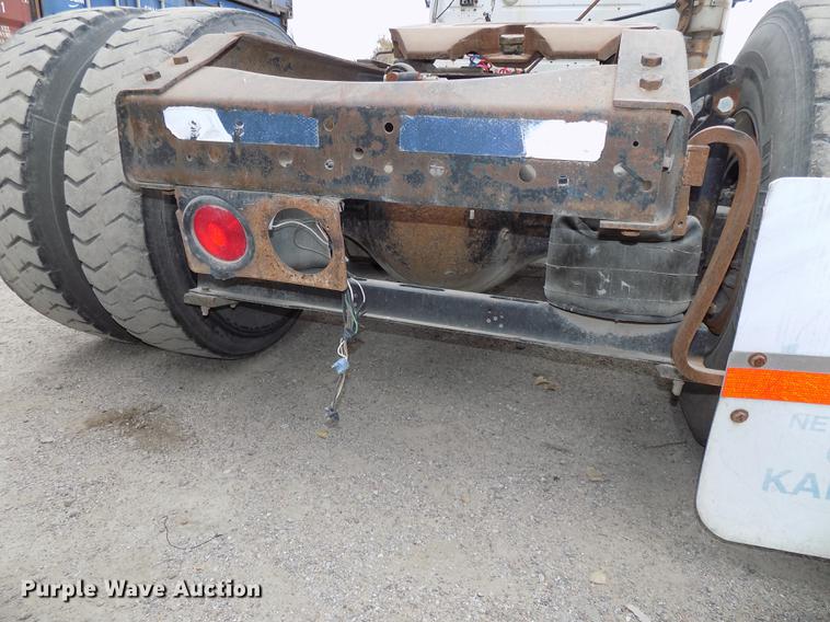 image for item DB8510 2000 Volvo VN semi truck