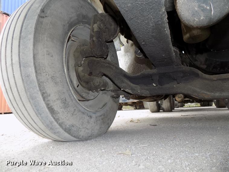 image for item DB8510 2000 Volvo VN semi truck