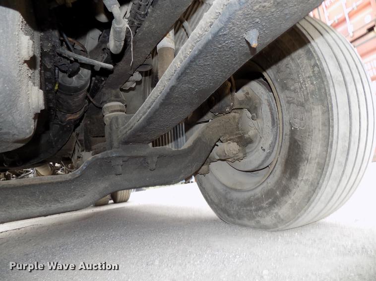 image for item DB8510 2000 Volvo VN semi truck