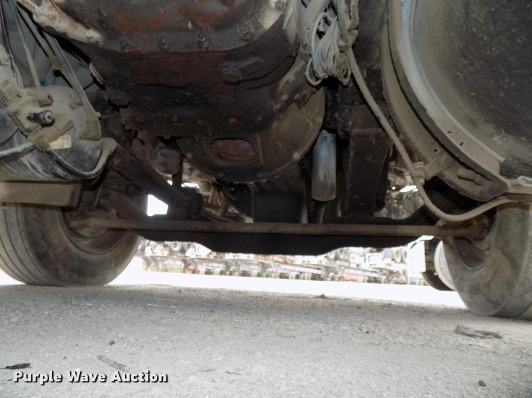 image for item DB8510 2000 Volvo VN semi truck