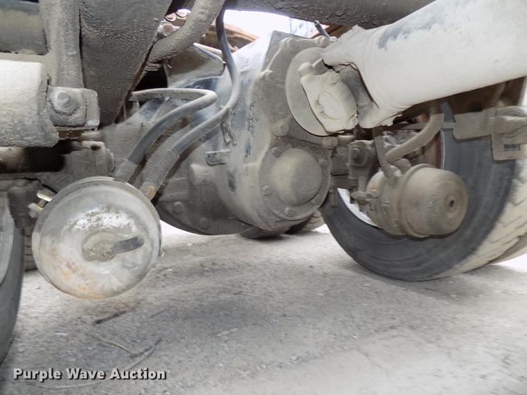 image for item DB8510 2000 Volvo VN semi truck