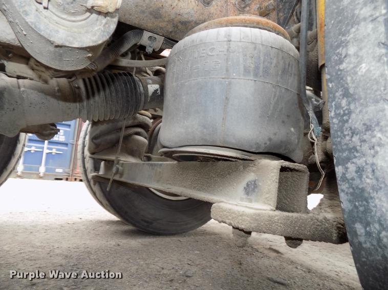 image for item DB8510 2000 Volvo VN semi truck