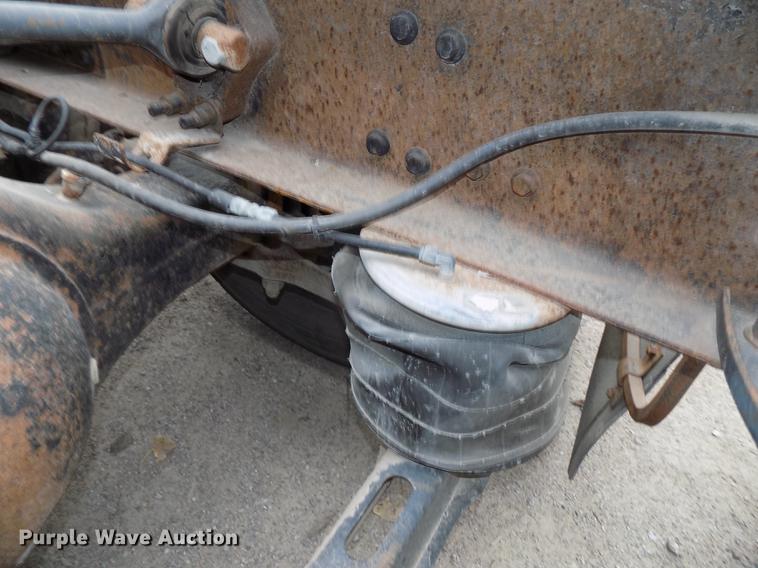 image for item DB8510 2000 Volvo VN semi truck