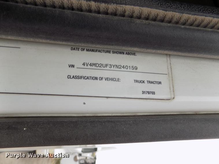 image for item DB8510 2000 Volvo VN semi truck