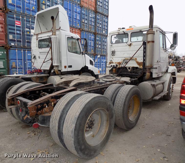 image for item DB8511 2001 Freightliner FL112 semi truck