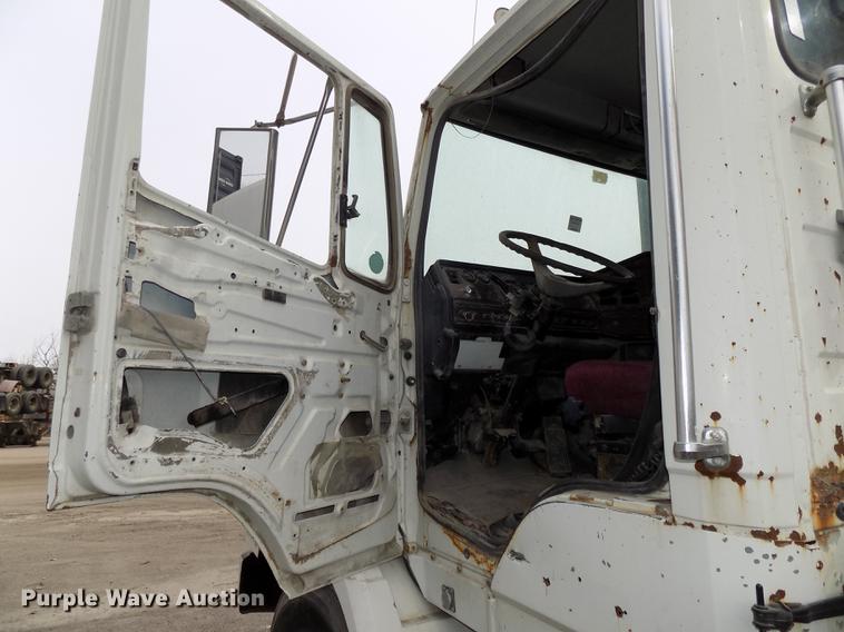 image for item DB8511 2001 Freightliner FL112 semi truck