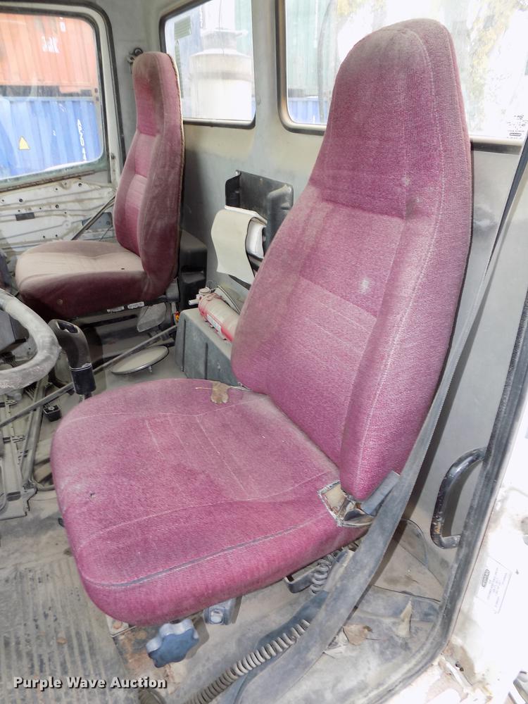 image for item DB8511 2001 Freightliner FL112 semi truck