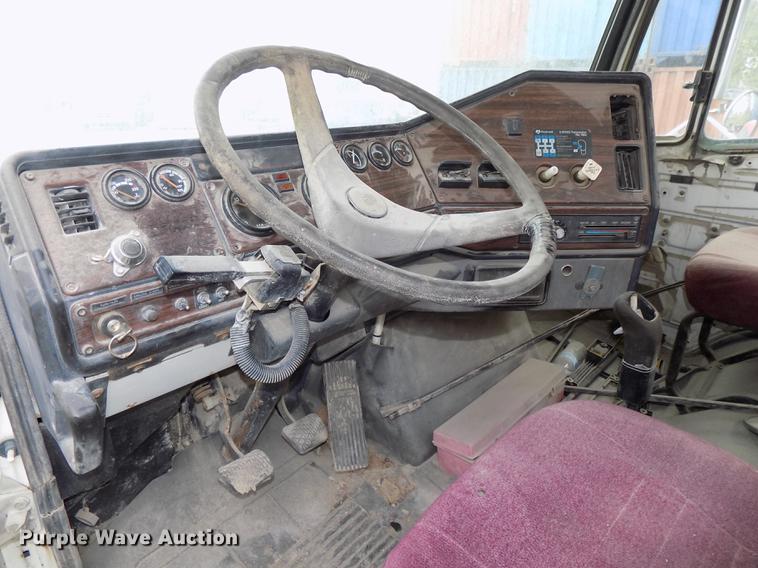 image for item DB8511 2001 Freightliner FL112 semi truck