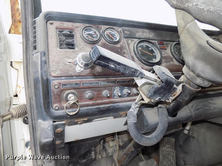 image for item DB8511 2001 Freightliner FL112 semi truck