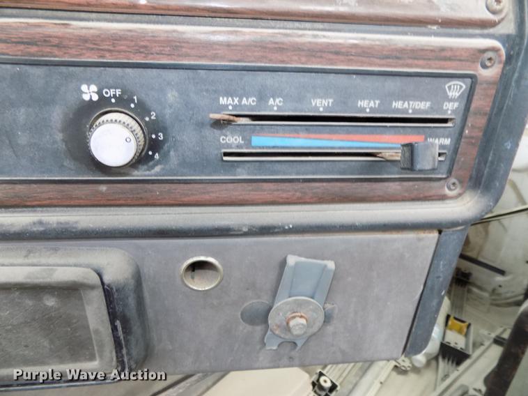 image for item DB8511 2001 Freightliner FL112 semi truck