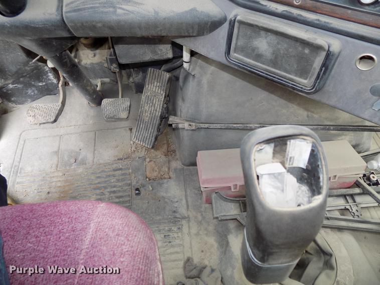 image for item DB8511 2001 Freightliner FL112 semi truck