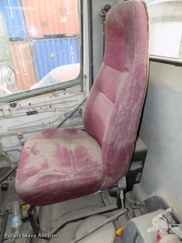 image for item DB8511 2001 Freightliner FL112 semi truck