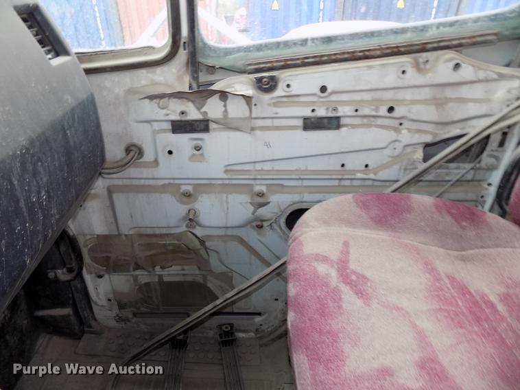 image for item DB8511 2001 Freightliner FL112 semi truck