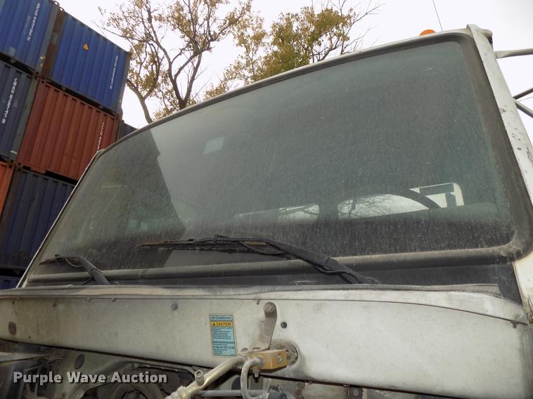 image for item DB8511 2001 Freightliner FL112 semi truck