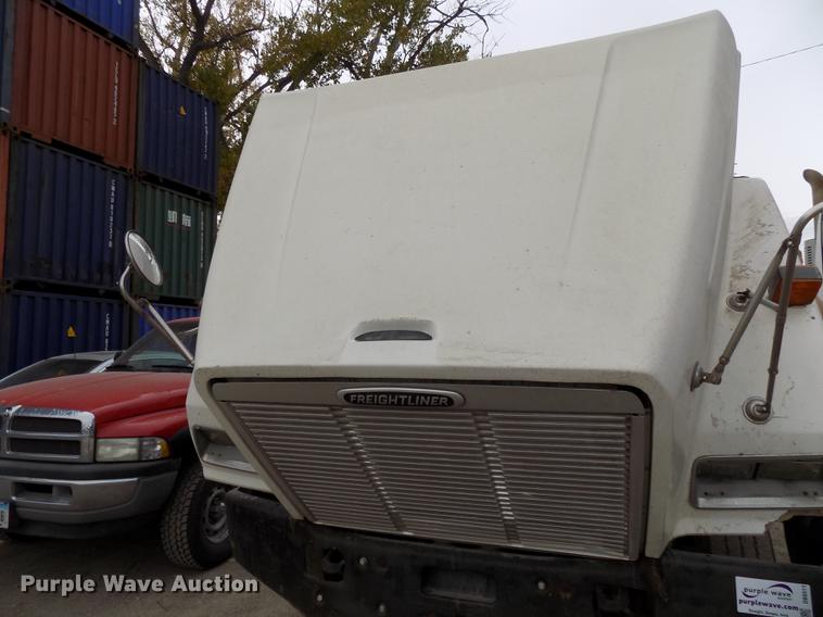 image for item DB8511 2001 Freightliner FL112 semi truck