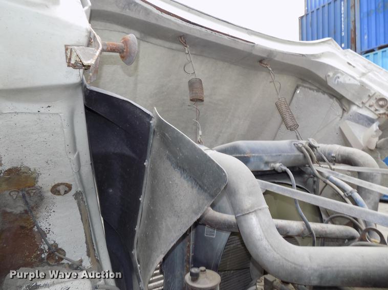 image for item DB8511 2001 Freightliner FL112 semi truck