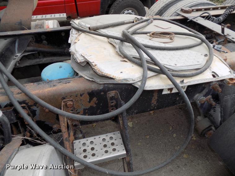 image for item DB8511 2001 Freightliner FL112 semi truck