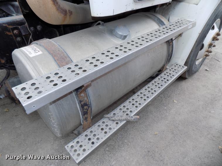 image for item DB8511 2001 Freightliner FL112 semi truck