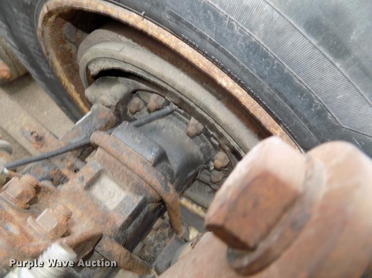 image for item DB8511 2001 Freightliner FL112 semi truck