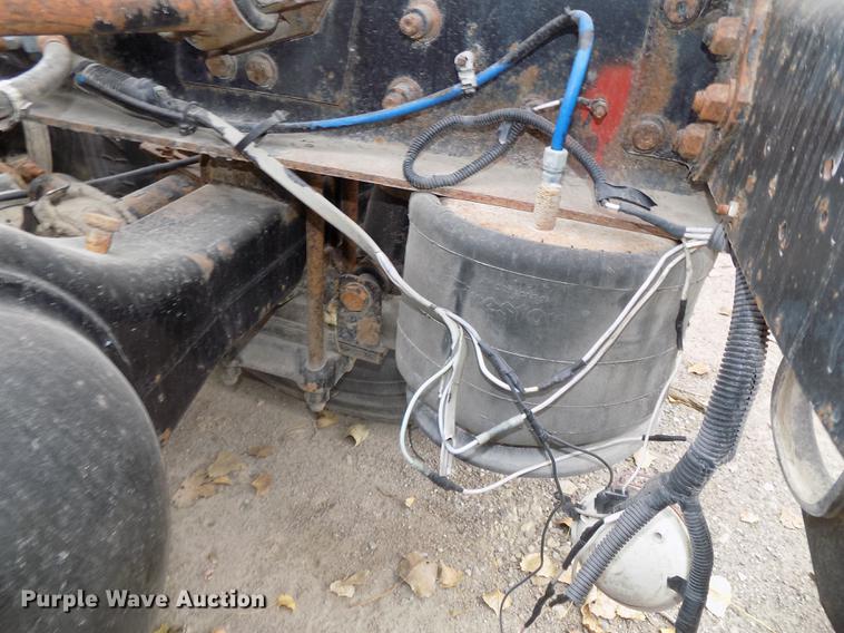 image for item DB8511 2001 Freightliner FL112 semi truck