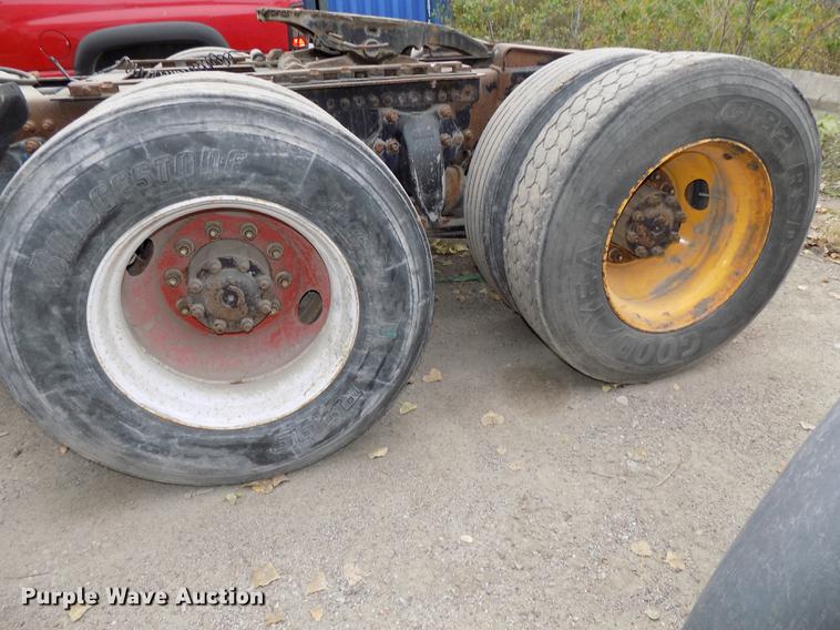 image for item DB8511 2001 Freightliner FL112 semi truck