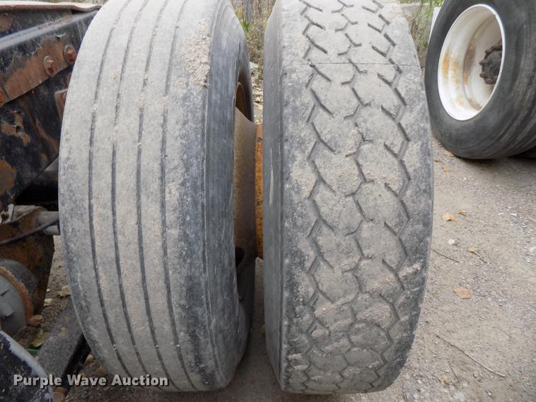 image for item DB8511 2001 Freightliner FL112 semi truck