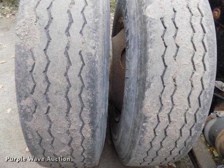 image for item DB8511 2001 Freightliner FL112 semi truck