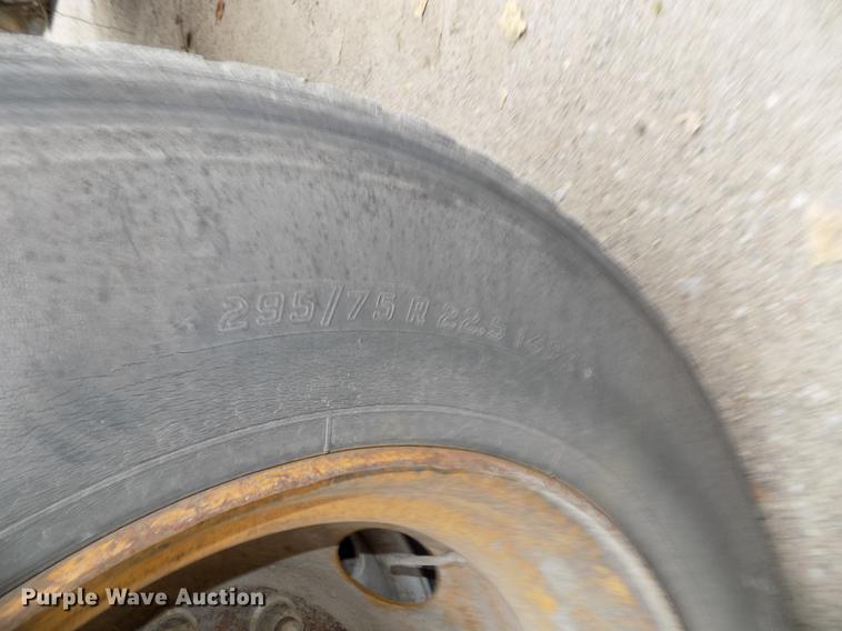 image for item DB8511 2001 Freightliner FL112 semi truck