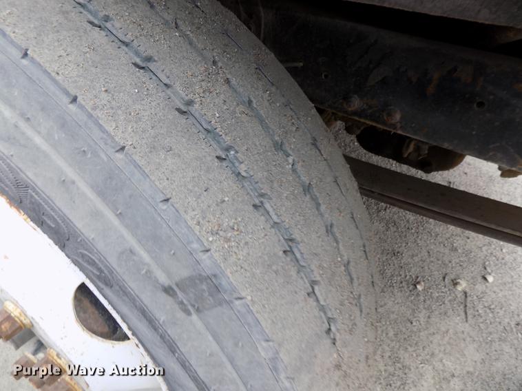 image for item DB8511 2001 Freightliner FL112 semi truck