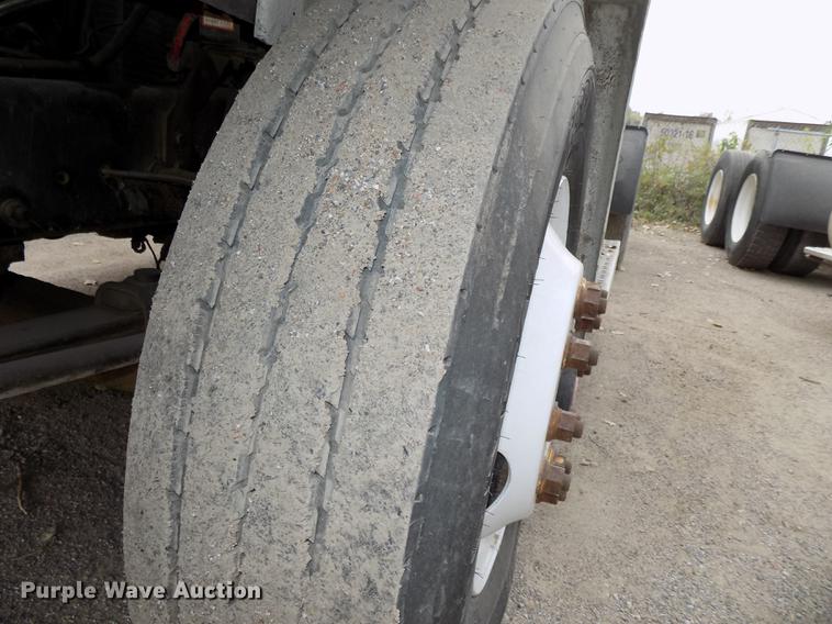 image for item DB8511 2001 Freightliner FL112 semi truck