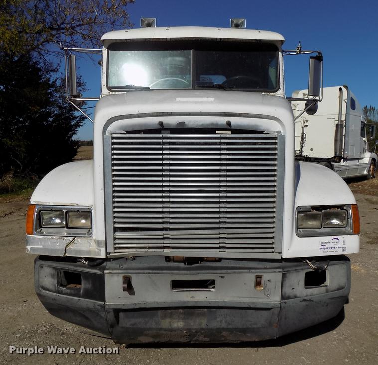 image for item DB8523 1991 Freightliner FLD120 semi truck