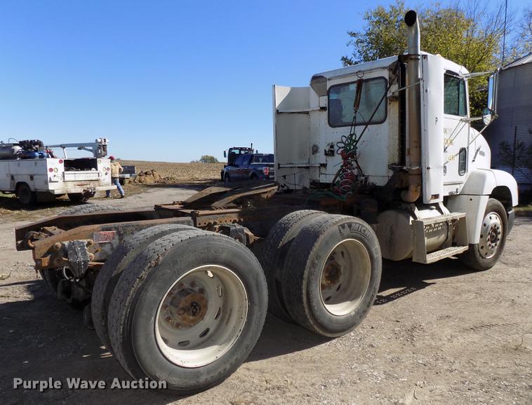 image for item DB8523 1991 Freightliner FLD120 semi truck