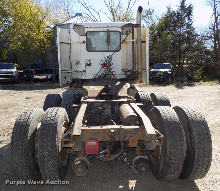 image for item DB8523 1991 Freightliner FLD120 semi truck