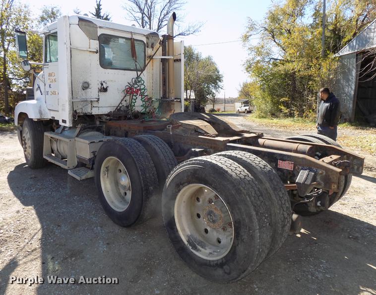 image for item DB8523 1991 Freightliner FLD120 semi truck
