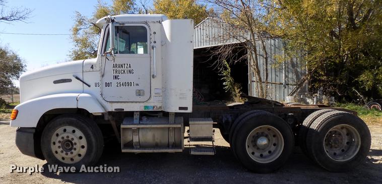 image for item DB8523 1991 Freightliner FLD120 semi truck