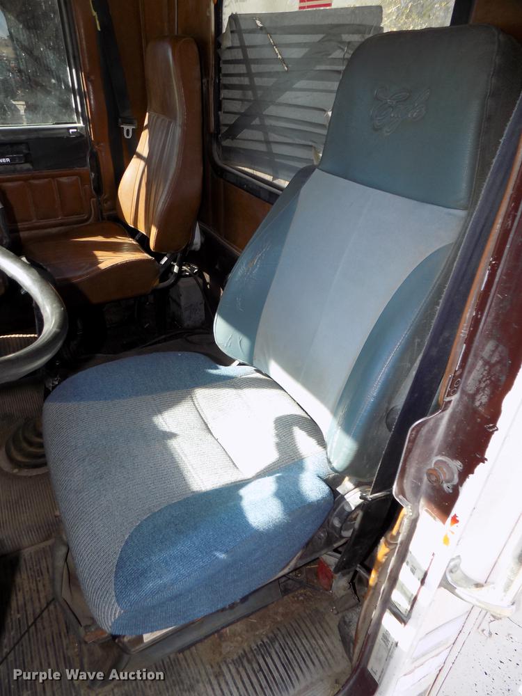 image for item DB8523 1991 Freightliner FLD120 semi truck