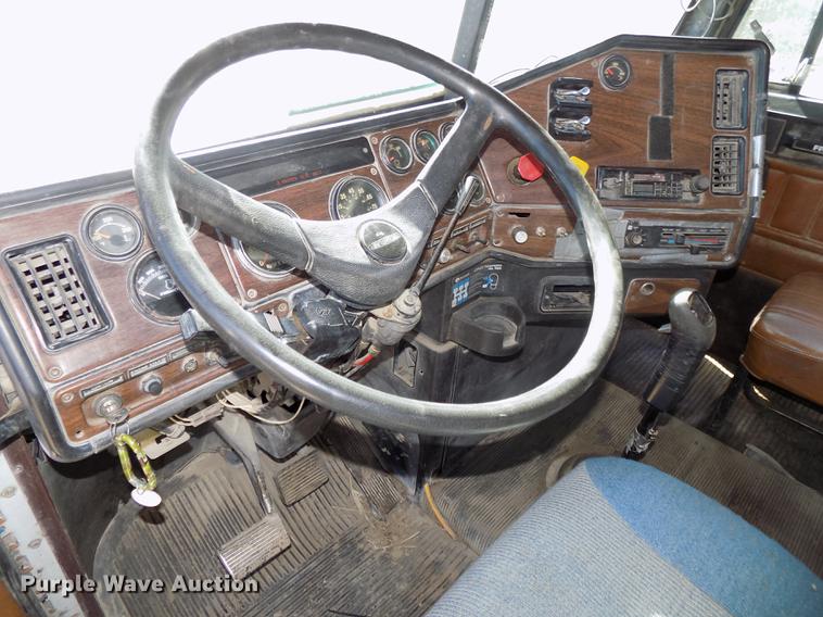 image for item DB8523 1991 Freightliner FLD120 semi truck