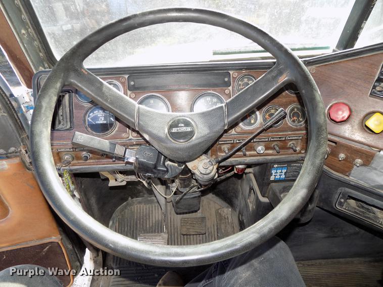 image for item DB8523 1991 Freightliner FLD120 semi truck