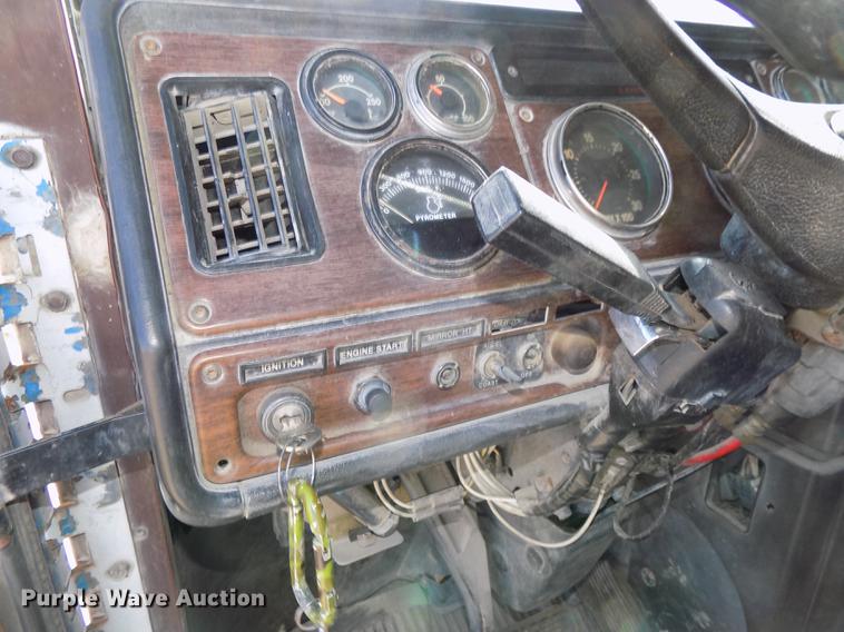 image for item DB8523 1991 Freightliner FLD120 semi truck