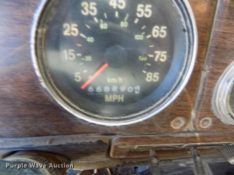 image for item DB8523 1991 Freightliner FLD120 semi truck