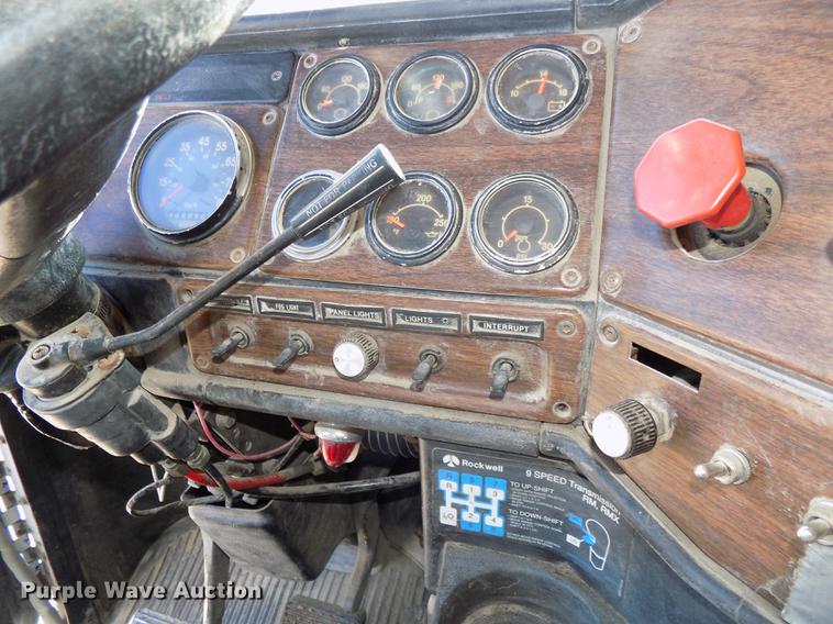 image for item DB8523 1991 Freightliner FLD120 semi truck