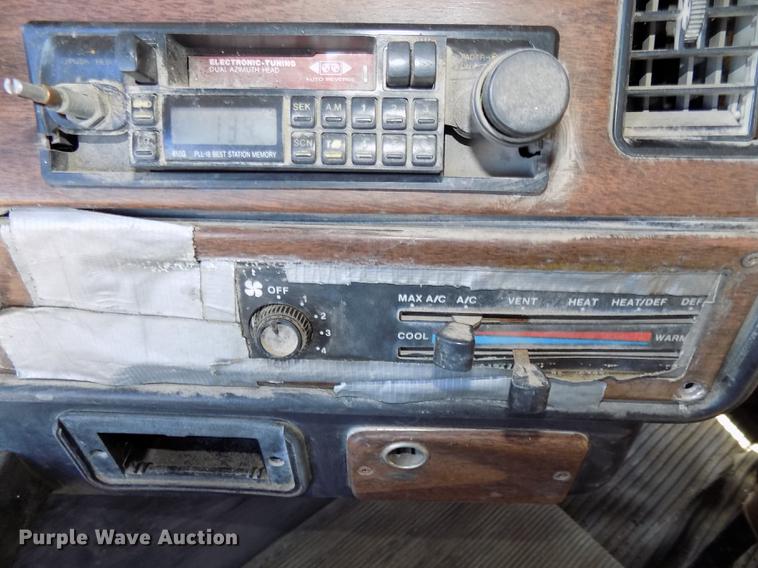 image for item DB8523 1991 Freightliner FLD120 semi truck