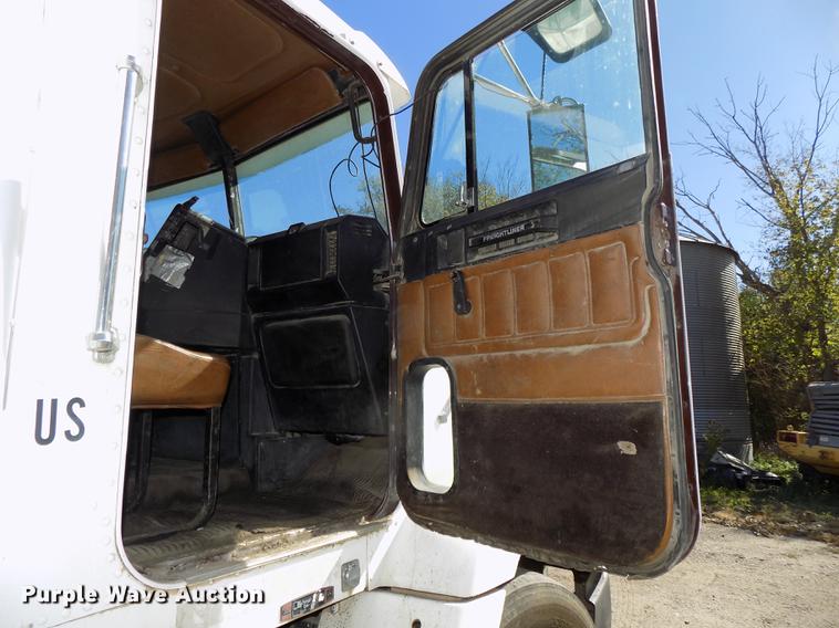 image for item DB8523 1991 Freightliner FLD120 semi truck