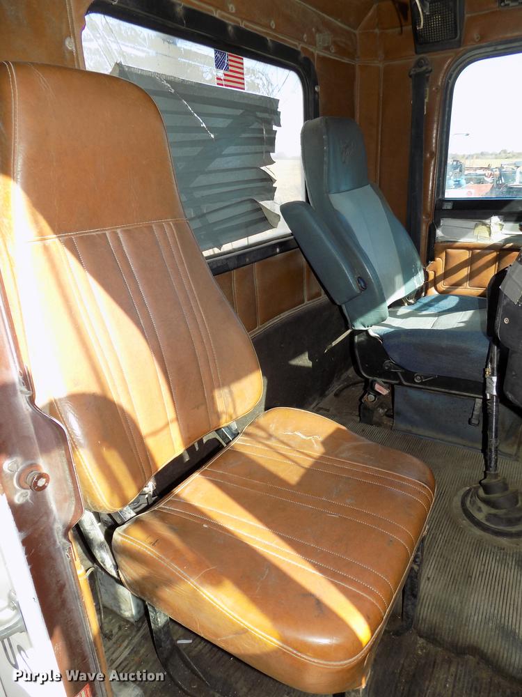 image for item DB8523 1991 Freightliner FLD120 semi truck