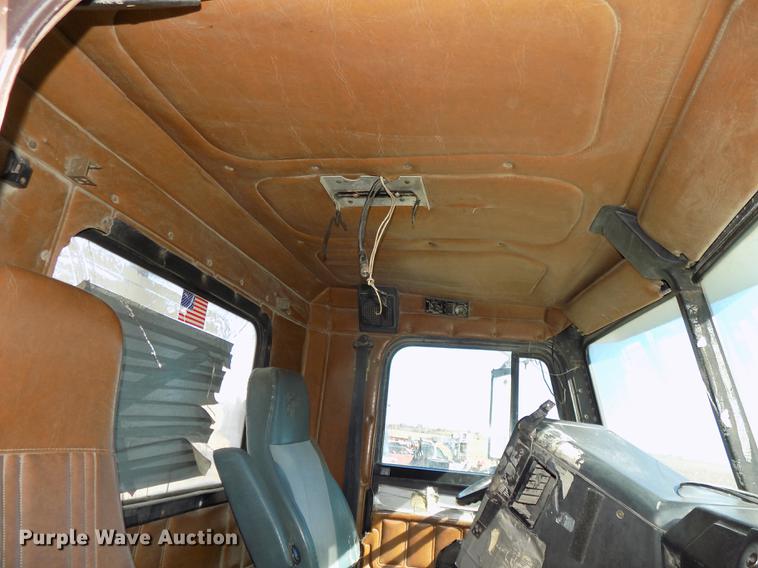 image for item DB8523 1991 Freightliner FLD120 semi truck