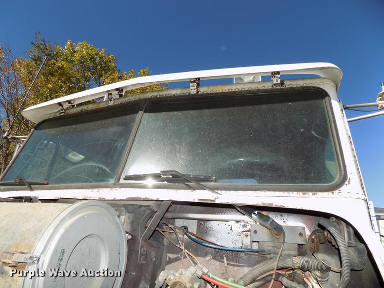 image for item DB8523 1991 Freightliner FLD120 semi truck